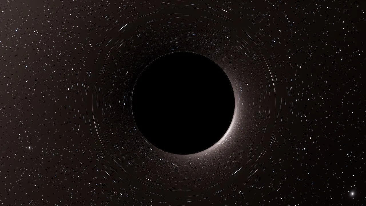 أقدم ثقب أسود عملاق