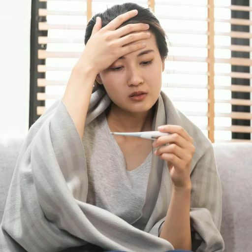أسباب حرارة الجسم عند النساء وأهم الأعراض والنصائح