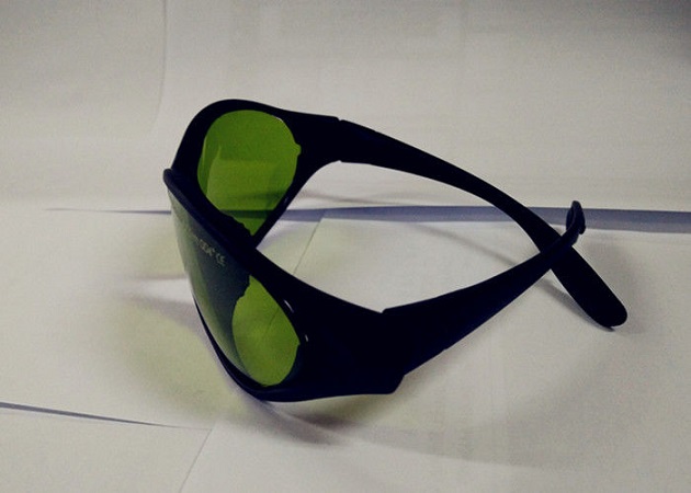 طريقة استخدام نظارة حماية العين من الليزر المنزلي