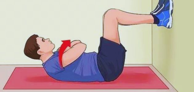كيفية ممارسة التمارين الرياضية في المنزل؛ رسم لرجل مستلقي على ظهره يقوم بتمارين.