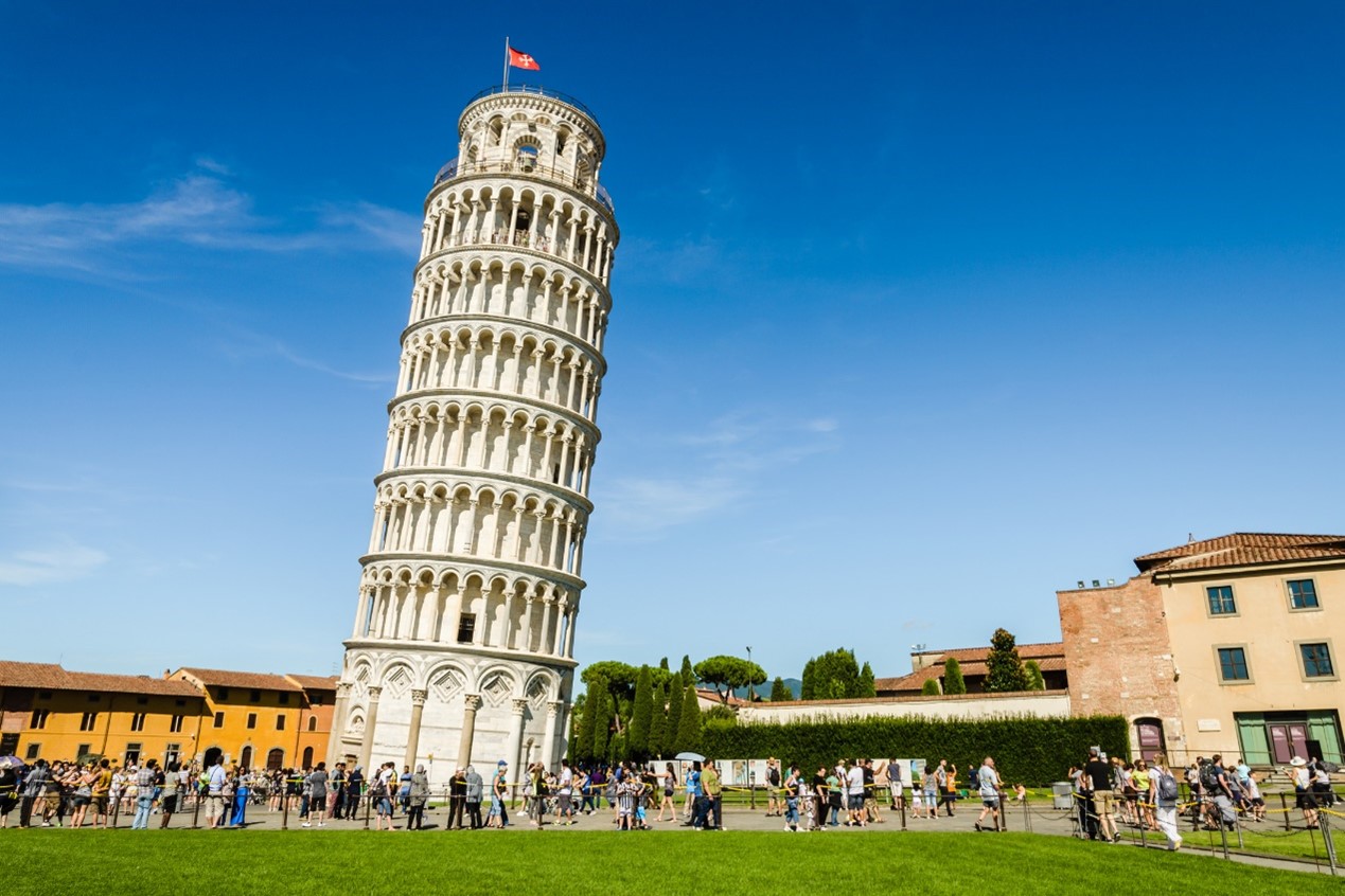 برج بيزا المائل – إيطاليا
